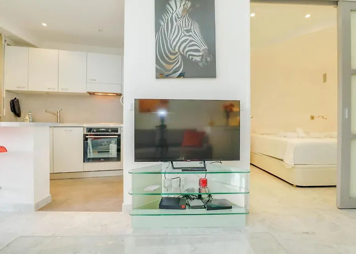 « La Grande » Vue Mer, Piscine Apartment Menton